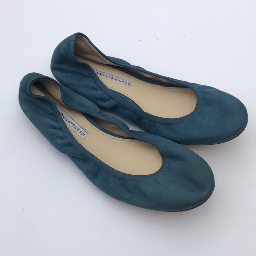 Vera Wang Lavender Flats